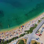 Apartament Gorgeous In With Wifi Mandre