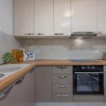 3 Bedroom Lovely In 아파트 *