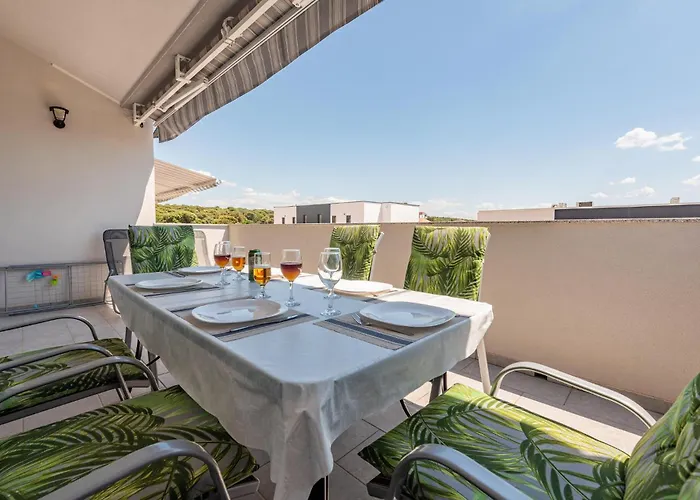 3 Bedroom Lovely In Mandre