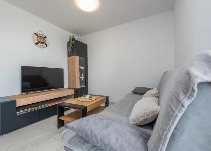 Apartment 3 Bedroom Lovely In *