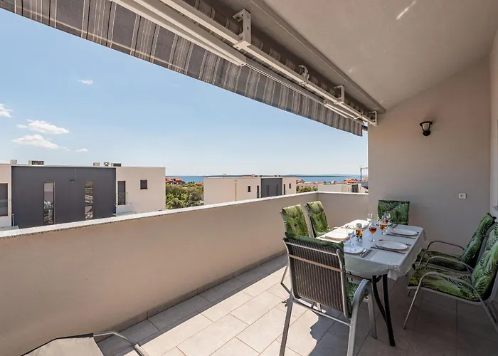 Apartment 3 Bedroom Lovely In *