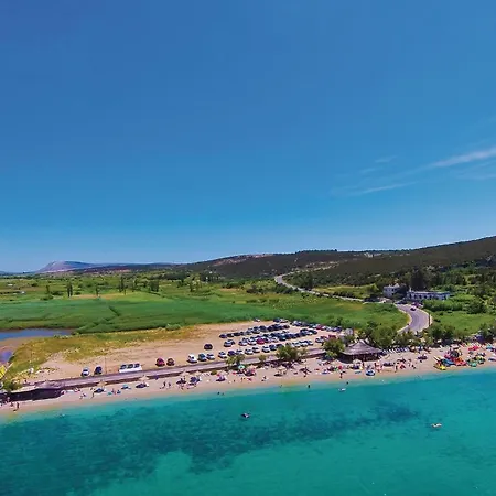 3 Bedroom Lovely In Apartment *