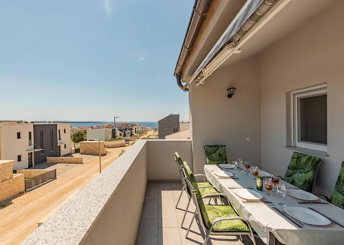 3 Bedroom Lovely In Апартаменты