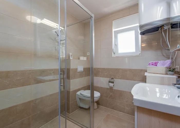 3 Bedroom Lovely In Апартаменты