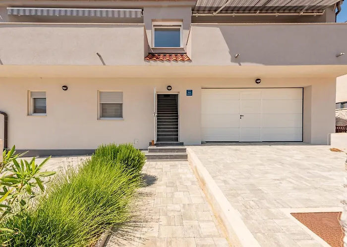3 Bedroom Lovely In Апартаменты *