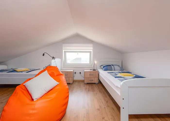 公寓 3 Bedroom Lovely In